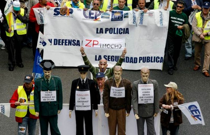 Miles de policías y guardias civiles se manifiestan en Madrid por sus derechos laborales