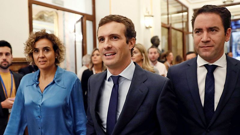 El PP marca distancia entre el caso del máster de Montón y el de Casado, quien dice estar "muy tranquilo"