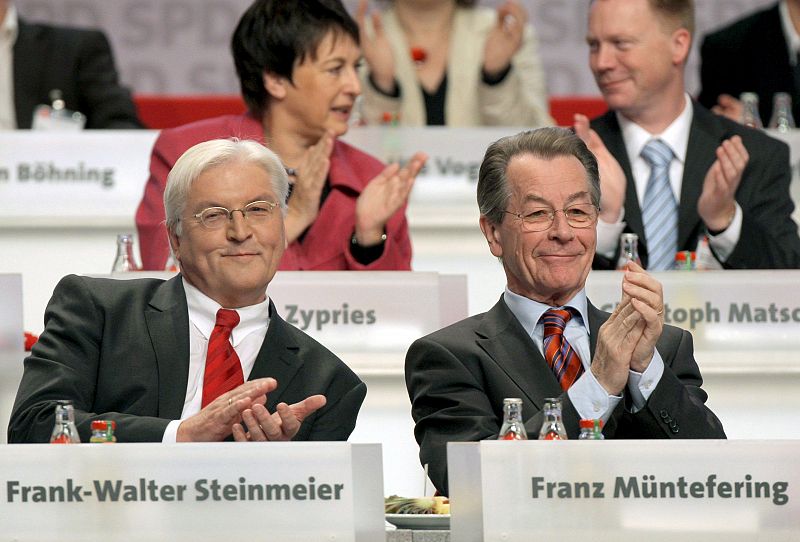 Los socialdemócratas alemanes eligen a Müntefering presidente y a Steinmeier, candidato a canciller
