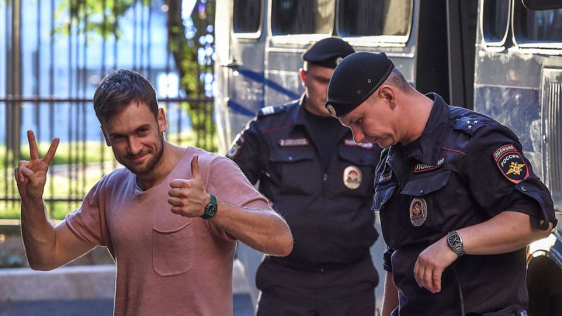 Las Pussy Riot denuncian el posible envenenamiento de uno de los activistas que saltaron en la final del Mundial