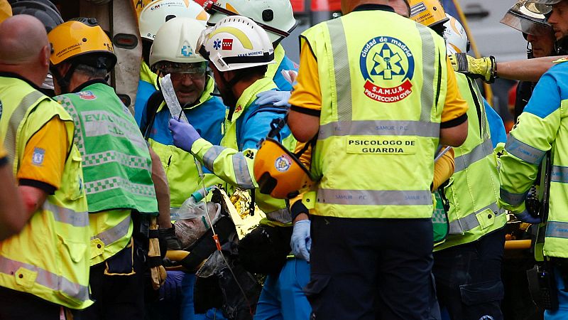Un trabajador muerto y otros once heridos por un derrumbe en las obras del hotel Ritz de Madrid