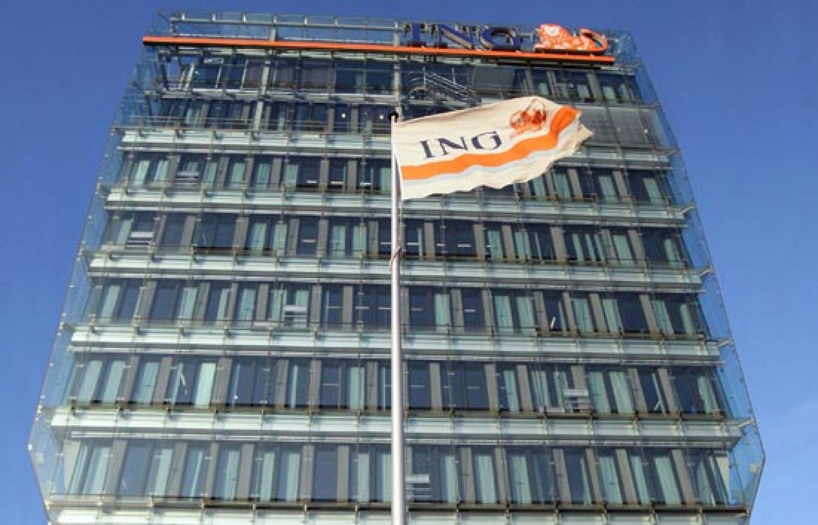 ING sube en la Bolsa de Amsterdam y recupera parte de lo que perdió el viernes | Ver