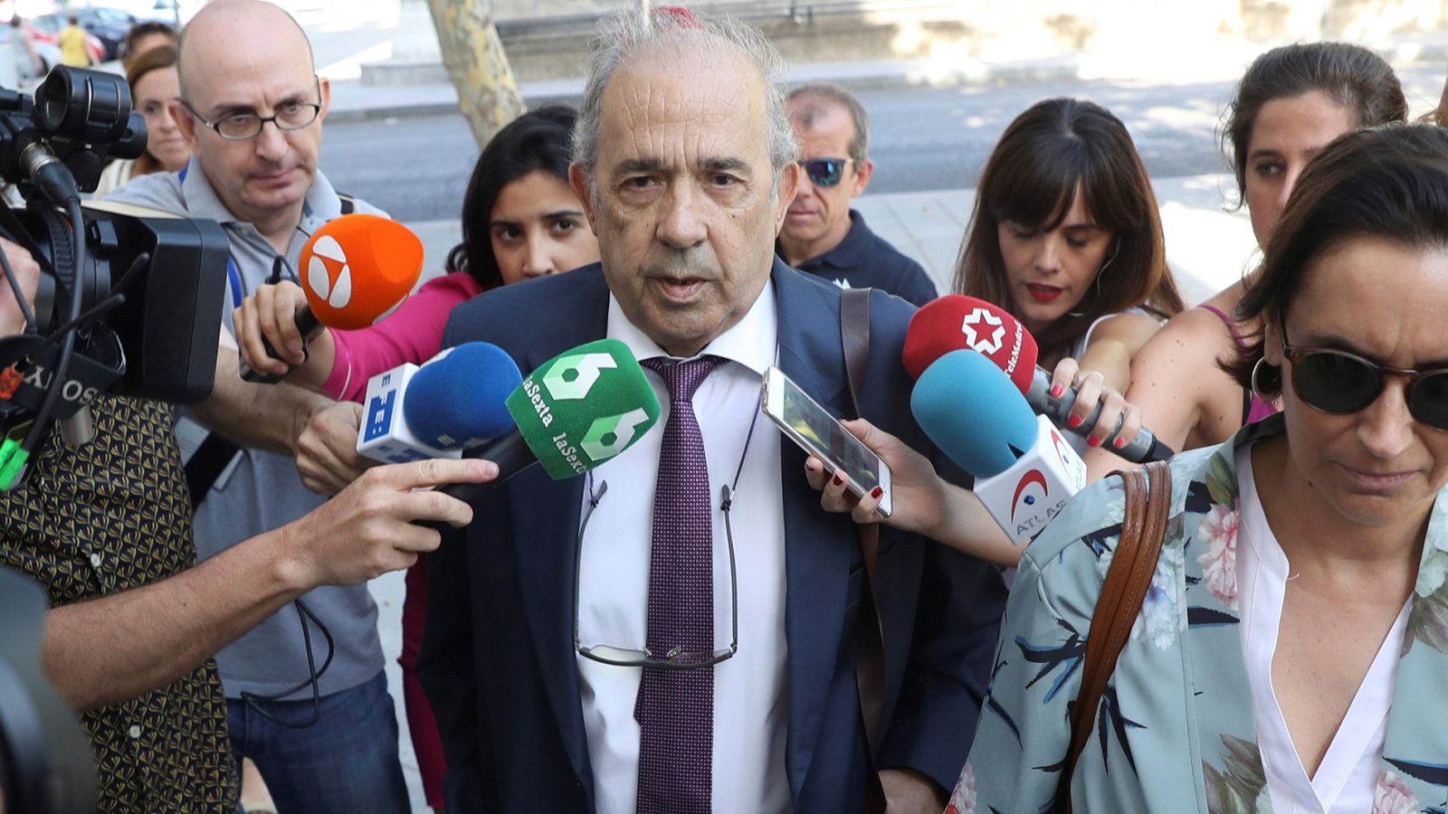 La Policía investiga varios pagos de Conde a familiares con dinero de la URJC