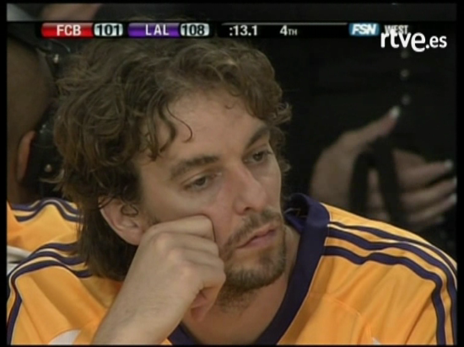 Los Lakers de Gasol derrotan al Barça de Navarro por 108-104 en un espectacular amistoso en el que "La Bomba" anotó siete triples.