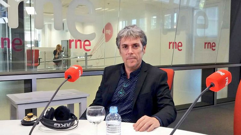 Iván Ferreiro: "Era tan fan de Golpes Bajos que todos los días escuchaba sus discos antes de dormir"
