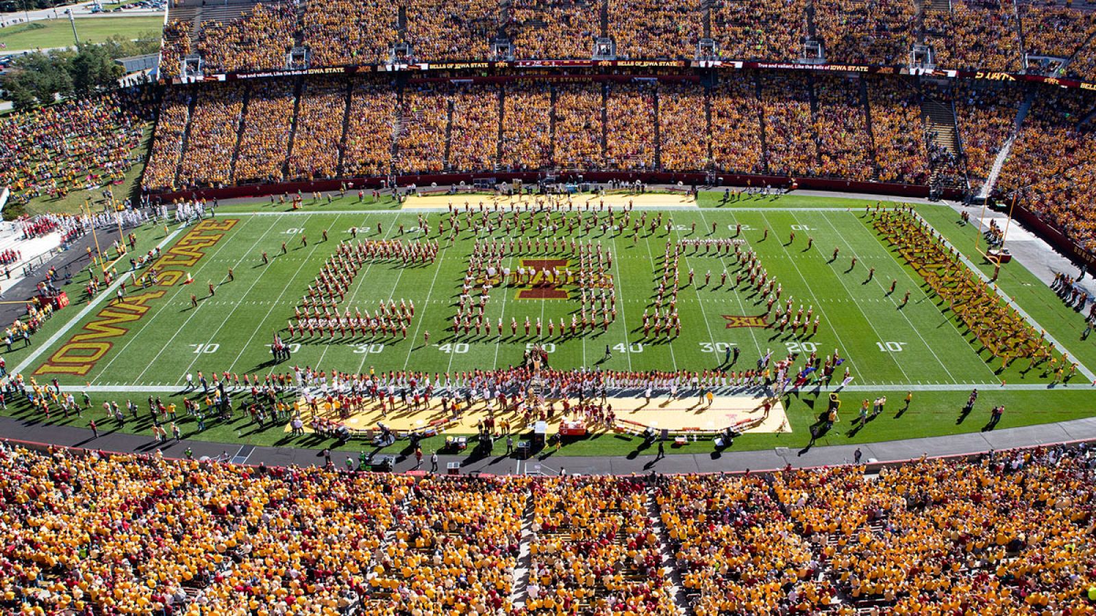 Miles de personas homenajean a Celia Barquín en la Universidad de Iowa - Informativo 24h | Ver