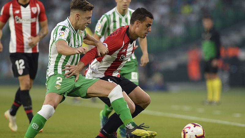 El Betis nivela a un Athletic en inferioridad