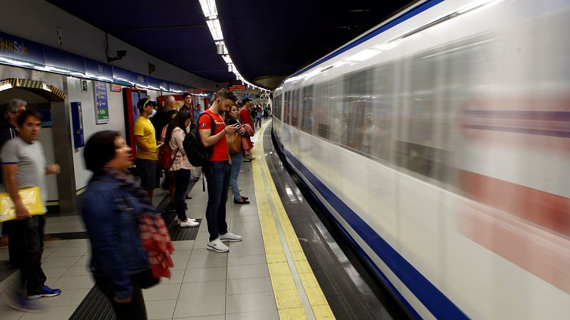 Suspenden el mantenimiento de dos modelos de coches del Metro de Madrid al hallar amianto