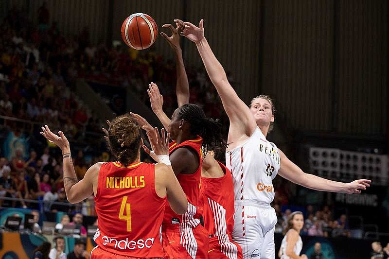 España se desvía ante Bélgica