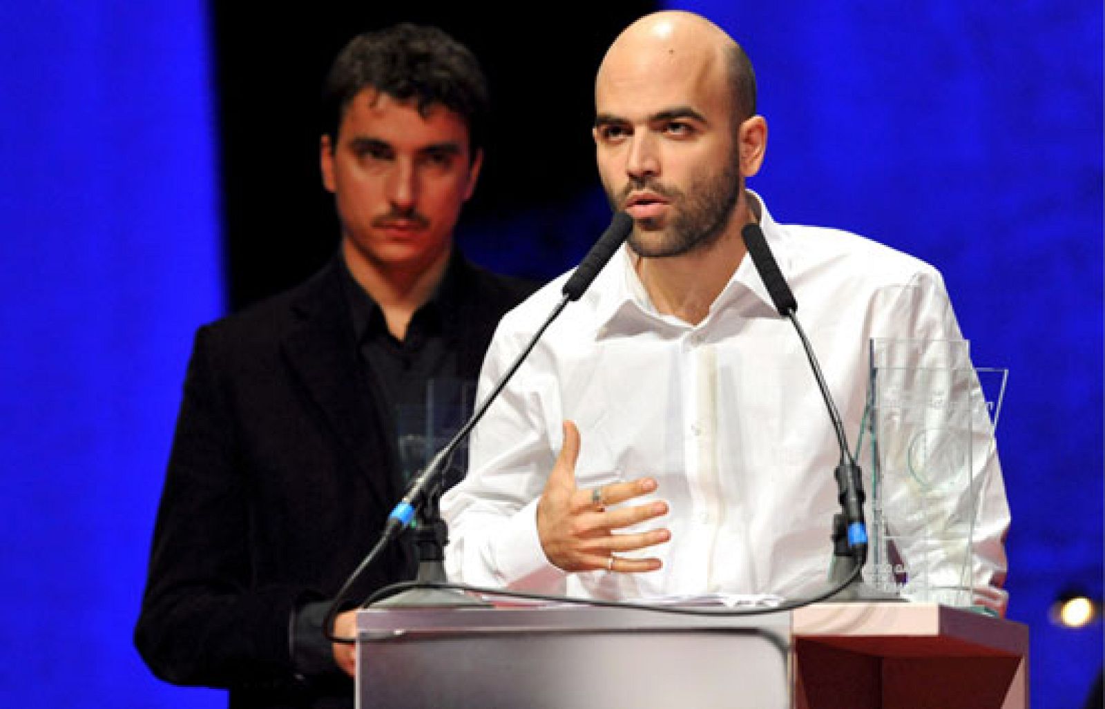 Roberto Saviano recibe el apoyo de cientos de miles de personas | Ver