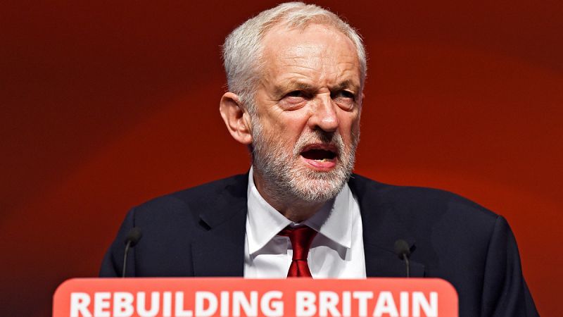 Corbyn insta a May a "dar paso" a un gobierno laborista para negociar el 'Brexit'