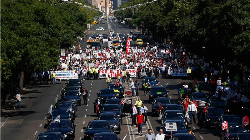 Conductores de VTC cortan la Castellana al grito de "queremos trabajar"