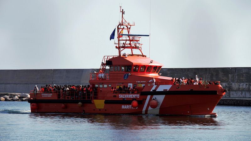 Salvamento Marítimo rescata el fin de semana a 660 inmigrantes en el mar de Alborán a bordo de catorce pateras
