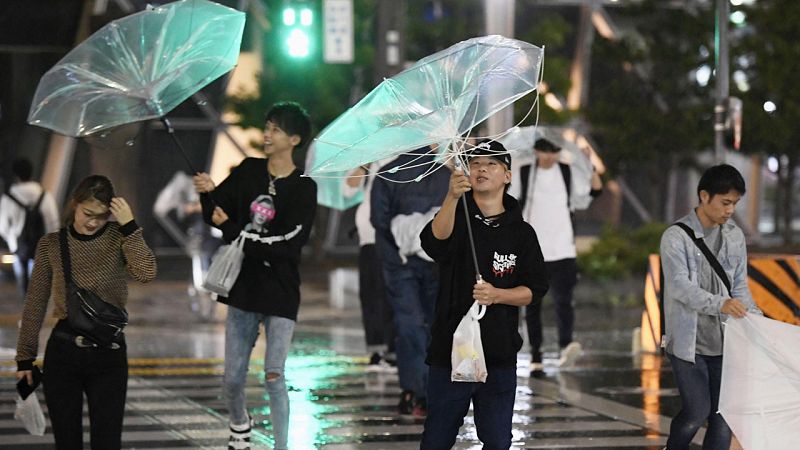 El tifón Trami deja al menos dos muertos y 170 heridos a su paso por Japón
