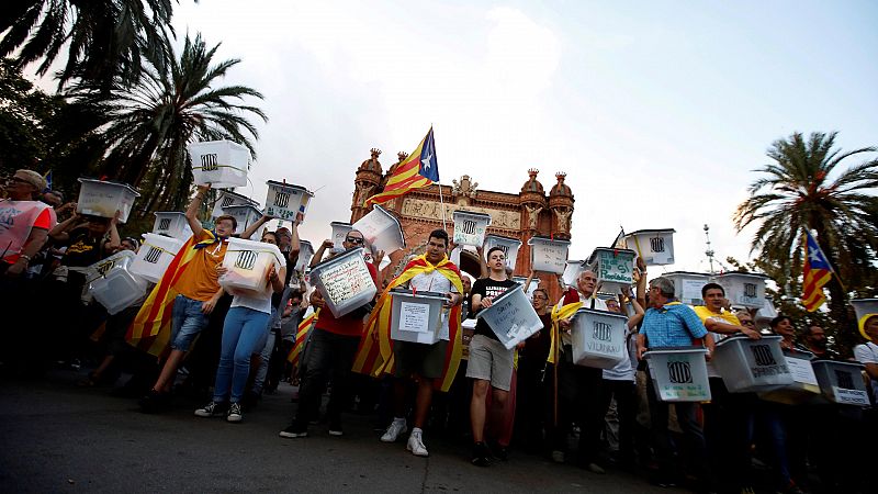 Miles de independentistas exigen "recuperar el 1-O" y concentran la presión en Torra y los Mossos