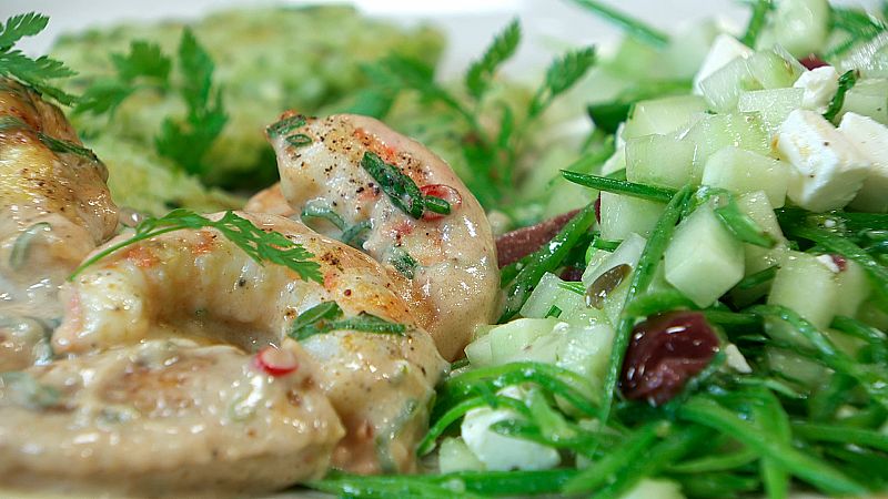 Pollo y langostinos con salsa de cacahuetes