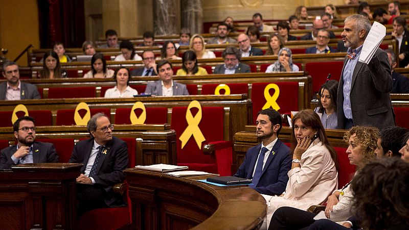El Parlament mantiene el acta a Puigdemont y los exconsellers suspendidos pero tendrán que delegar el voto
