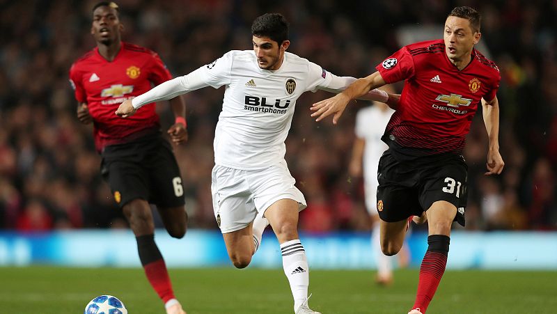 El Valencia da la cara en Old Trafford pero no remata al United
