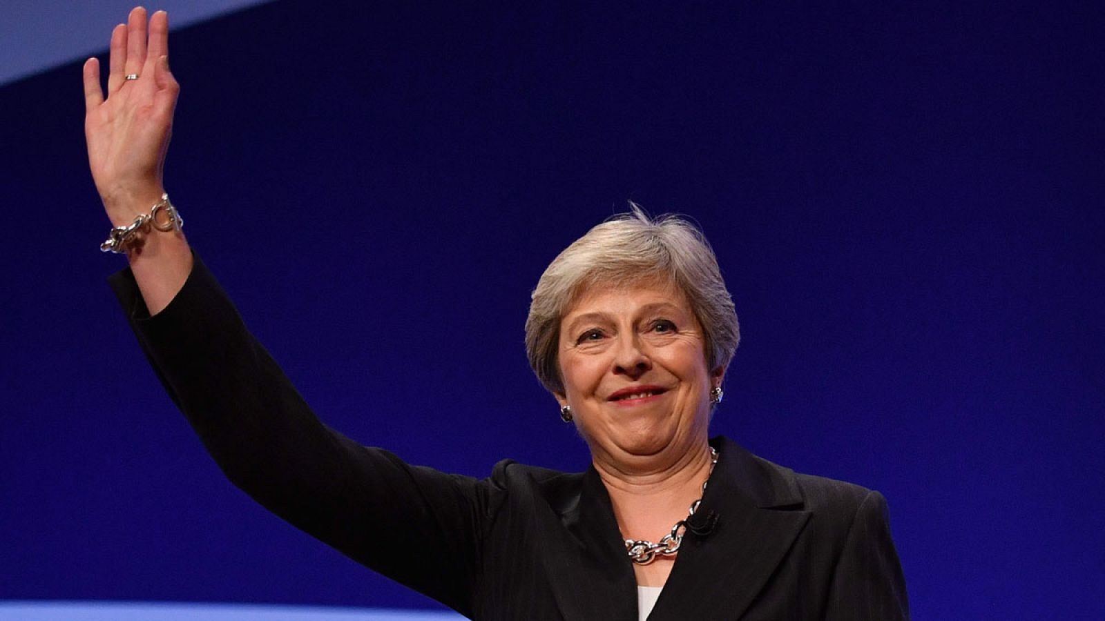 May pide unidad a los conservadores para cerrar el paso a un segundo referéndum sobre el 'Brexit'