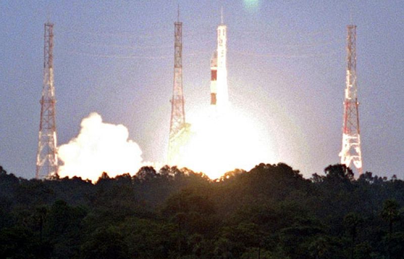 El primer satélite indio se dirige a la Luna