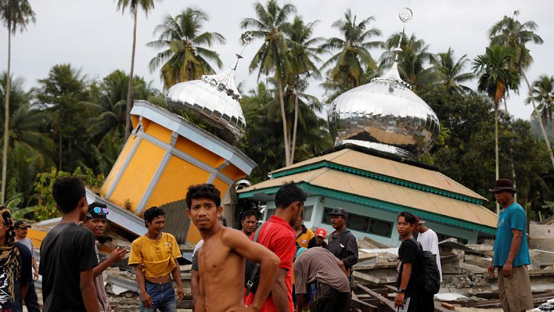 Se eleva a 1.649 la cifra de muertos por el terremoto y posterior tsunami en Indonesia