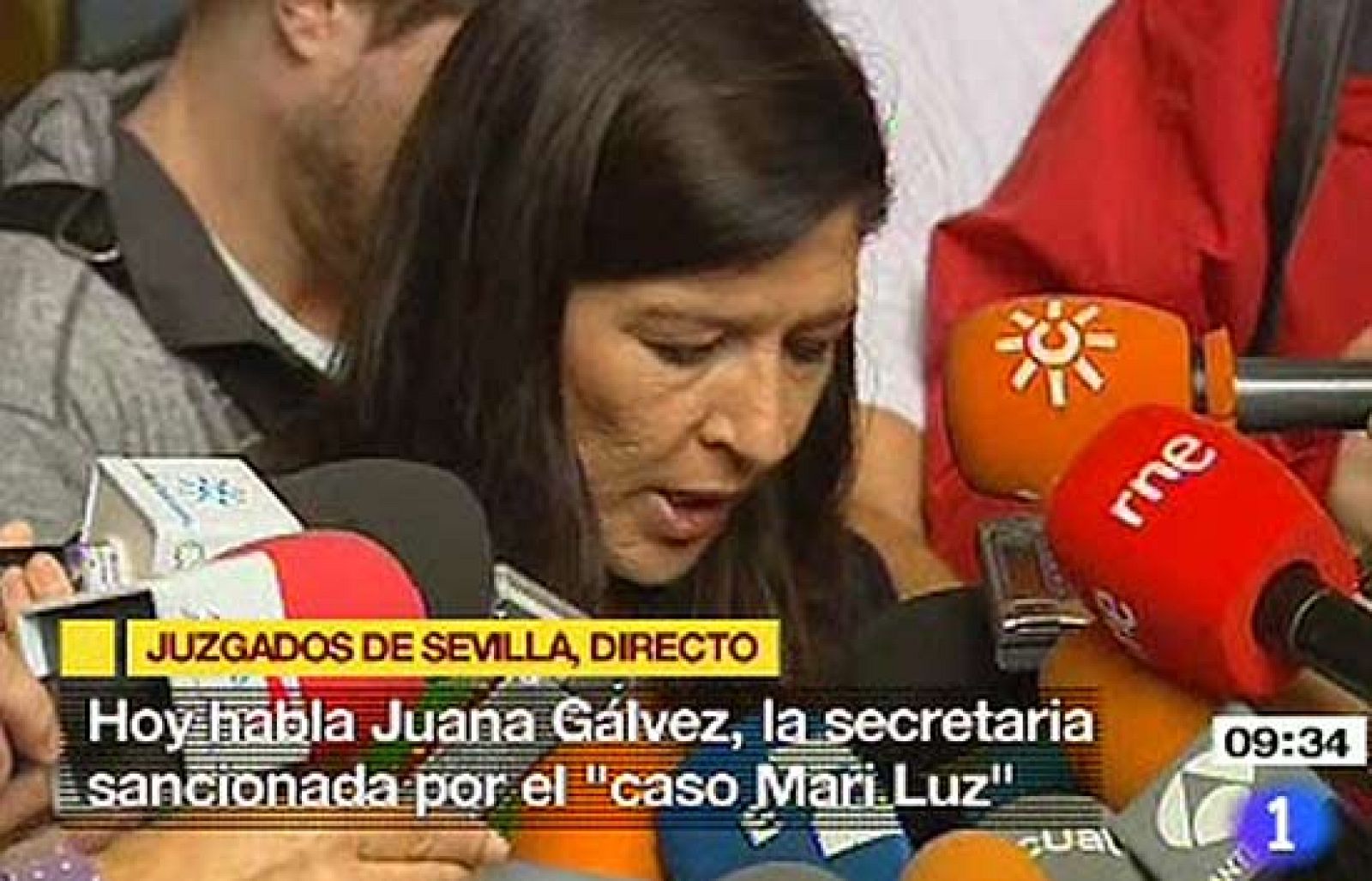 La secretaria judicial sancionada por un caso relacionado con el asesinato de Mari Luz ha agradecido las muestras de apoyo unánime de sus compañeros de profesión.