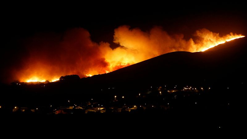 Al menos 18 heridos leves y más de 300 desalojados por un incendio en la localidad portuguesa de Sintra