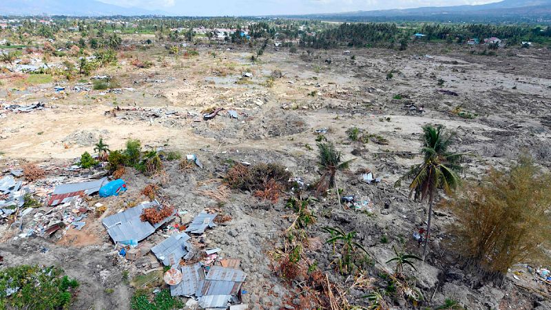 Al menos 1.763 muertos y 5.000 desaparecidos tras el terremoto y tsunami en Indonesia