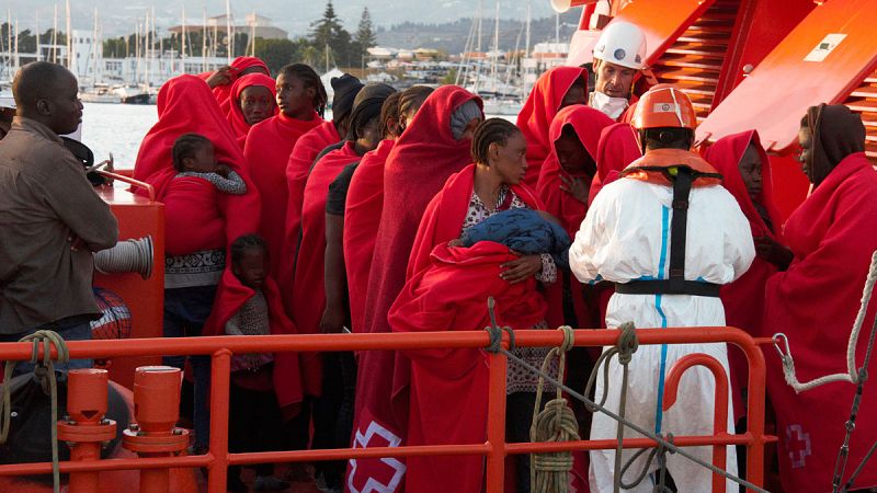 Rescatados más de mil inmigrantes en aguas del Estrecho y del mar de Alborán este fin de semana