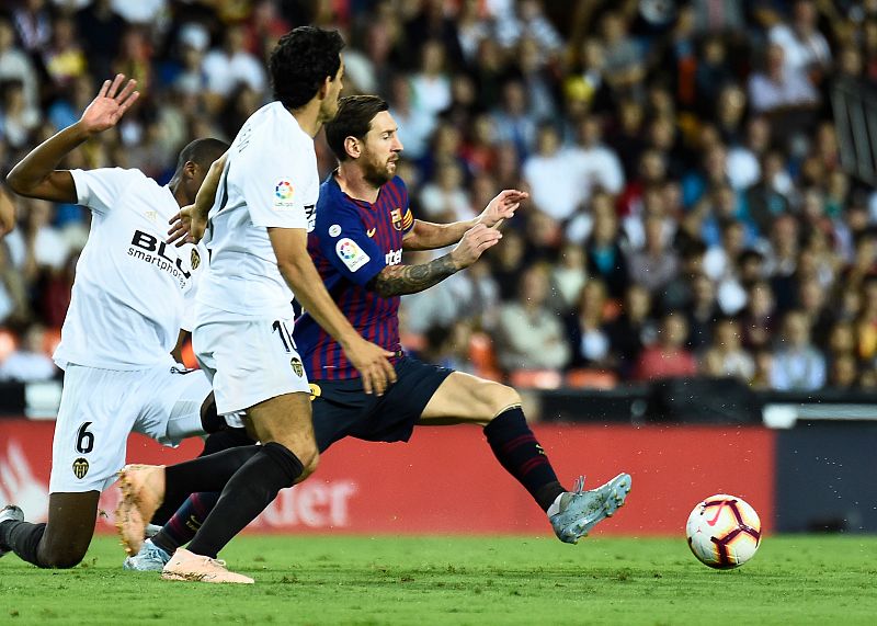 El Barça pierde el liderato ante el Valencia, el rey del empate