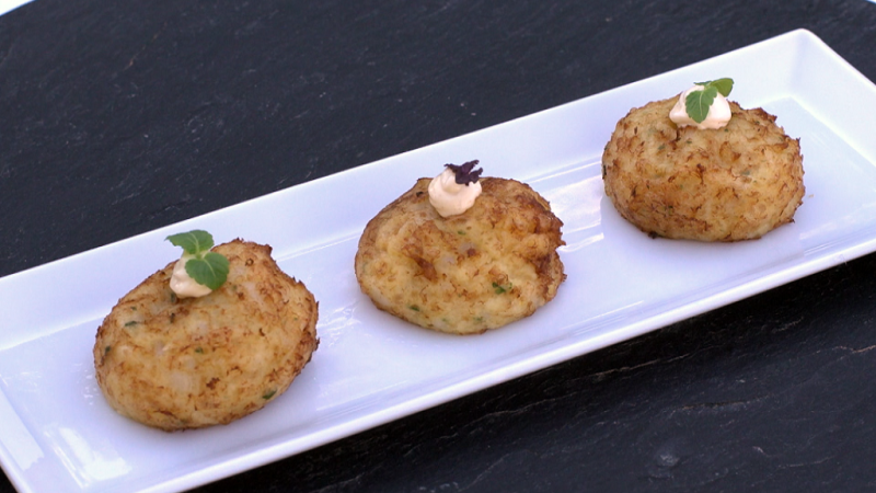 Bu�uelos de bacalao con mayonesa de mostaza