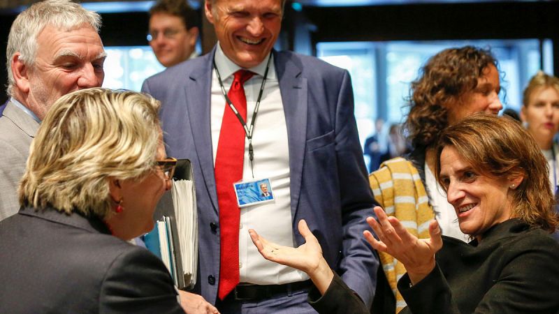 Los Veintiocho piden que los coches reduzcan sus emisiones de CO2 un 35% en 2030