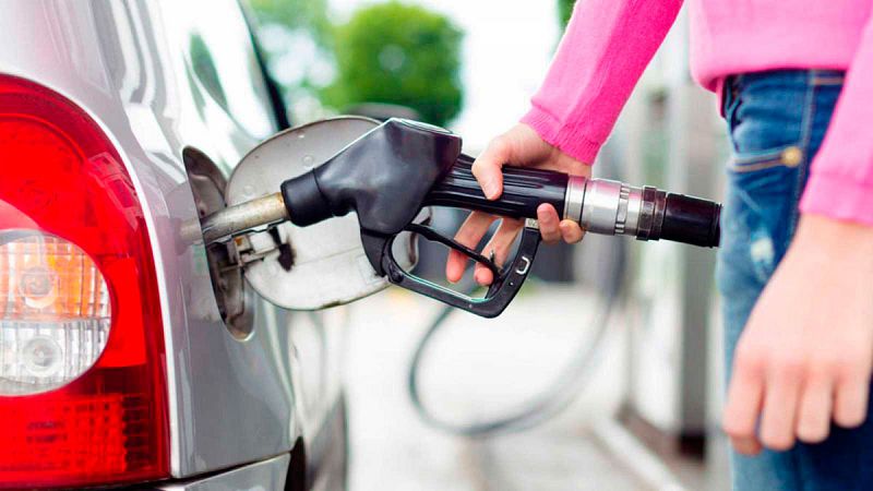 Adiós a la 'Gasolina 95', '98' y al 'Diésel': descubre el nuevo etiquetado de los carburantes