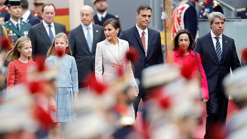 Pedro Sánchez recibe pitos y abucheos en su primer desfile de la Fiesta Nacional como presidente