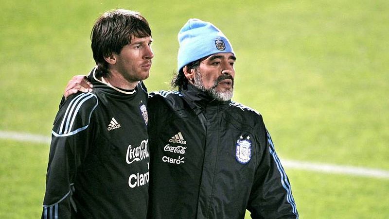 Maradona arremete contra Messi: "Es inútil hacer caudillo a un hombre que va 20 veces al baño antes de un partido"