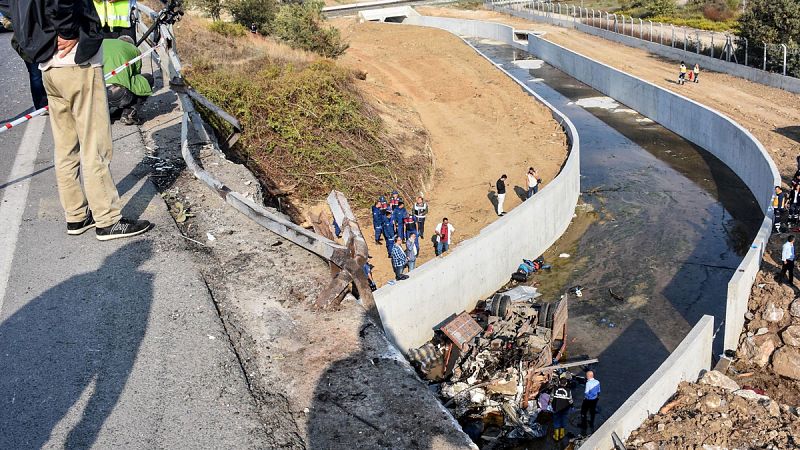 Mueren 22 migrantes al caer por un precipicio la camioneta que los transportaba por Turquía