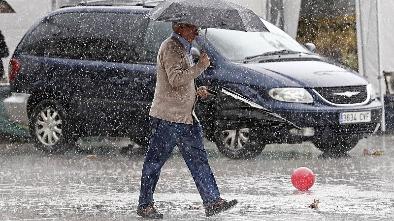 Leslie llega a España debilitada, pero pone en alerta a medio país por fuertes vientos y lluvias