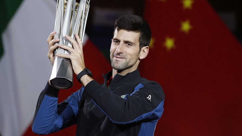 Djokovic vence a Coric en la final de Shanghái y alza su 32º Masters 1000