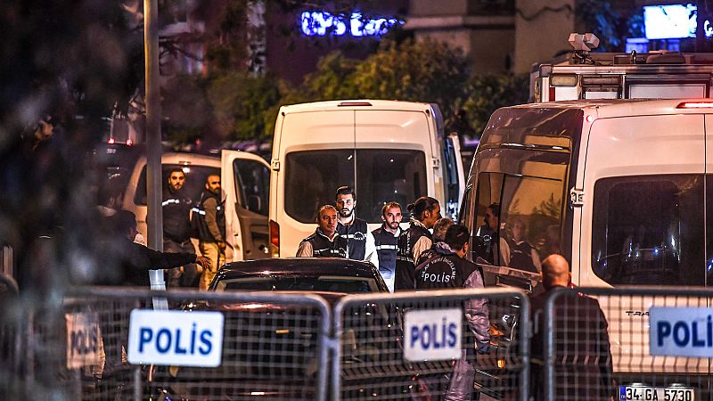 Agentes turcos entran al consulado saudí para investigar la desaparición del periodista Jamal Khashoggi