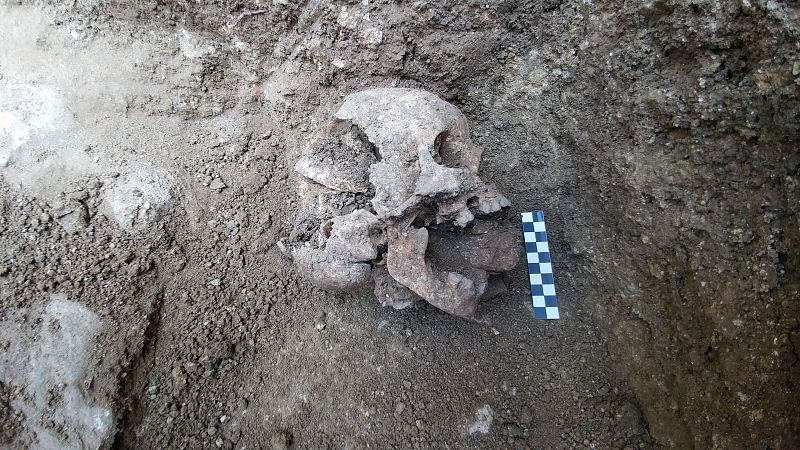 Descubren en Italia la tumba de un niño 'vampiro' del siglo V