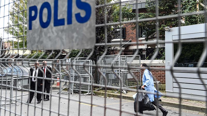 La policía turca recoge pruebas en el consulado saudí donde desapareció el periodista Khashoggi