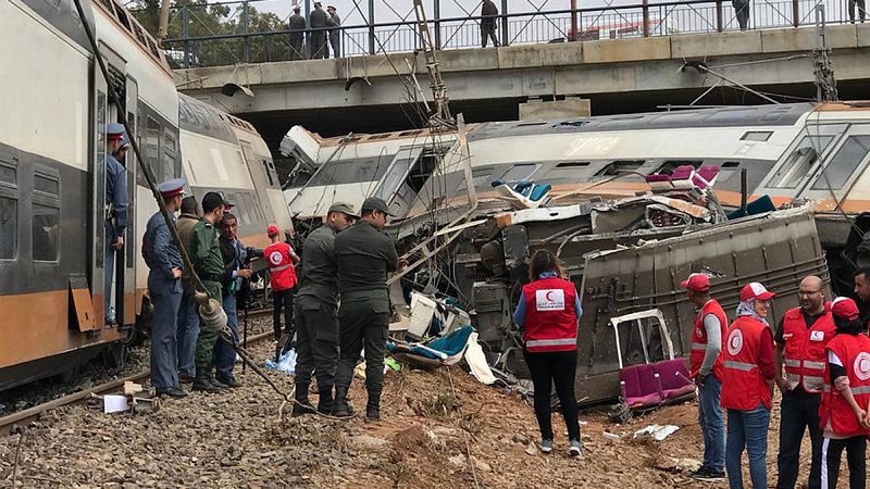 Al menos siete muertos y 86 heridos al descarrilar tren de pasajeros en Marruecos