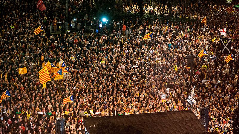 Miles de personas exigen en Barcelona la libertad de los 'Jordis' un año después de su encarcelamiento