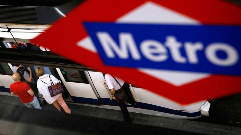 Metro de Madrid paraliza la actividad de cuatro nuevos coches tras confirmar la presencia de amianto