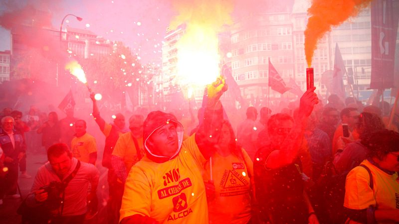 Miles de manifestantes en A Coruña por el cierre de Alcoa