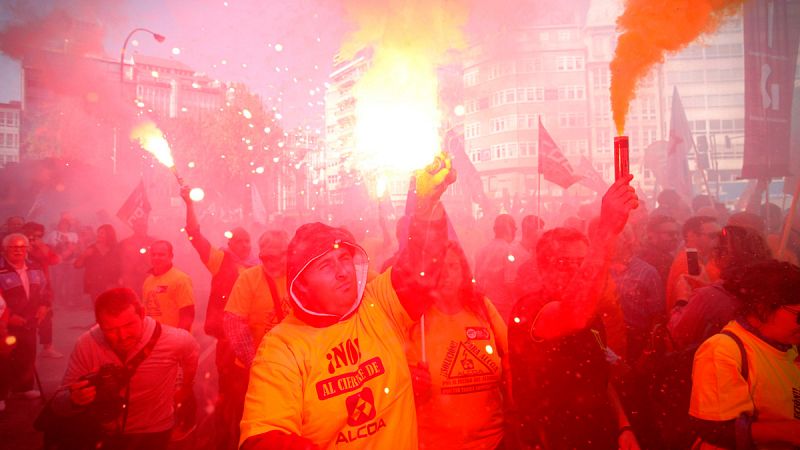Miles de manifestantes en A Coruña por el cierre de Alcoa