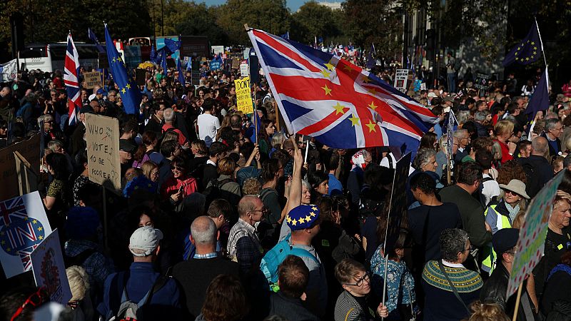 Más de medio millón de personas piden en Londres un segundo referéndum para desactivar el 'Brexit'