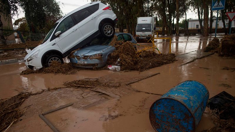 El temporal de lluvia deja un bombero muerto y graves inundaciones en Málaga