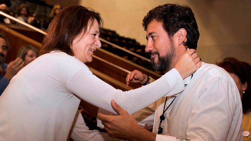 Carolina Bescansa y Antón Gómez-Reino miden sus proyectos para liderar Podemos Galicia a cuatro días de la elección
