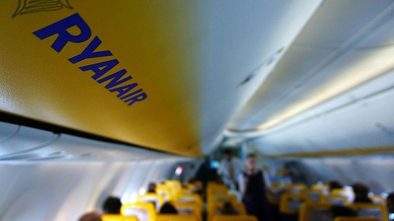 Críticas a Ryanair por su actuación ante un episodio racista en uno de sus vuelos